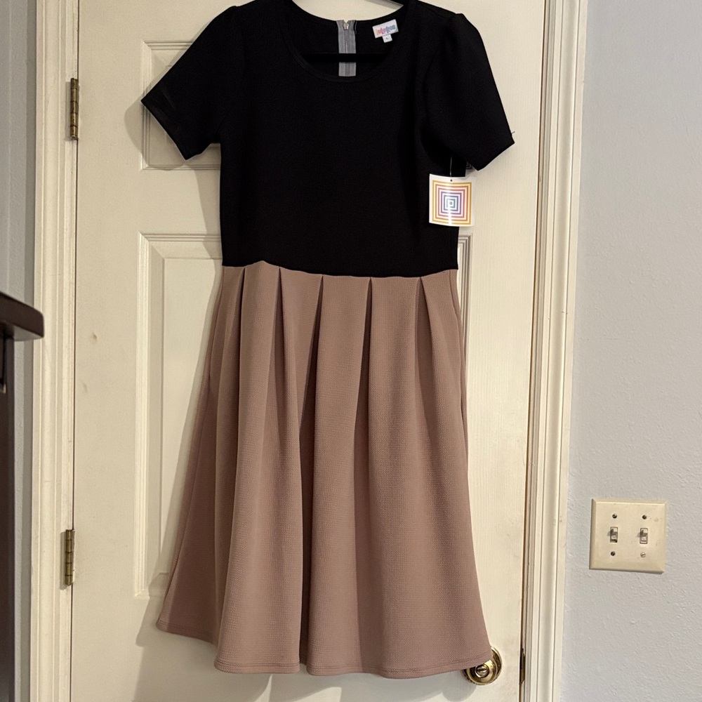 LuLaRoe Women’s Black and Taupe Amelia Dress